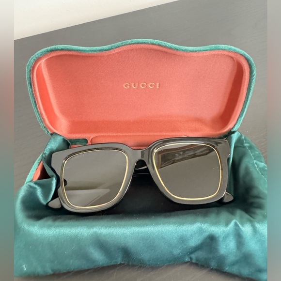 NEW GUCCI SUNGLASSES - Picture 4 of 5